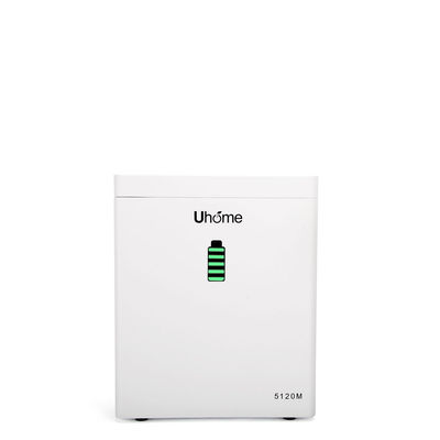 ระบบแบตเตอรี่ ESS สีขาวในสภาพแข็ง พร้อมการป้องกันความปลอดภัย